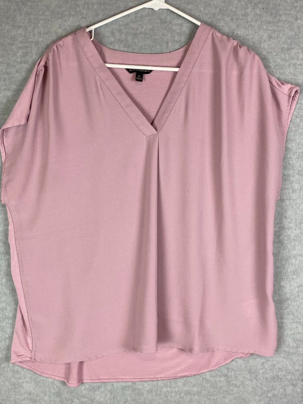 Banana Republic Pink V-Neck Top – Women’s Size XL